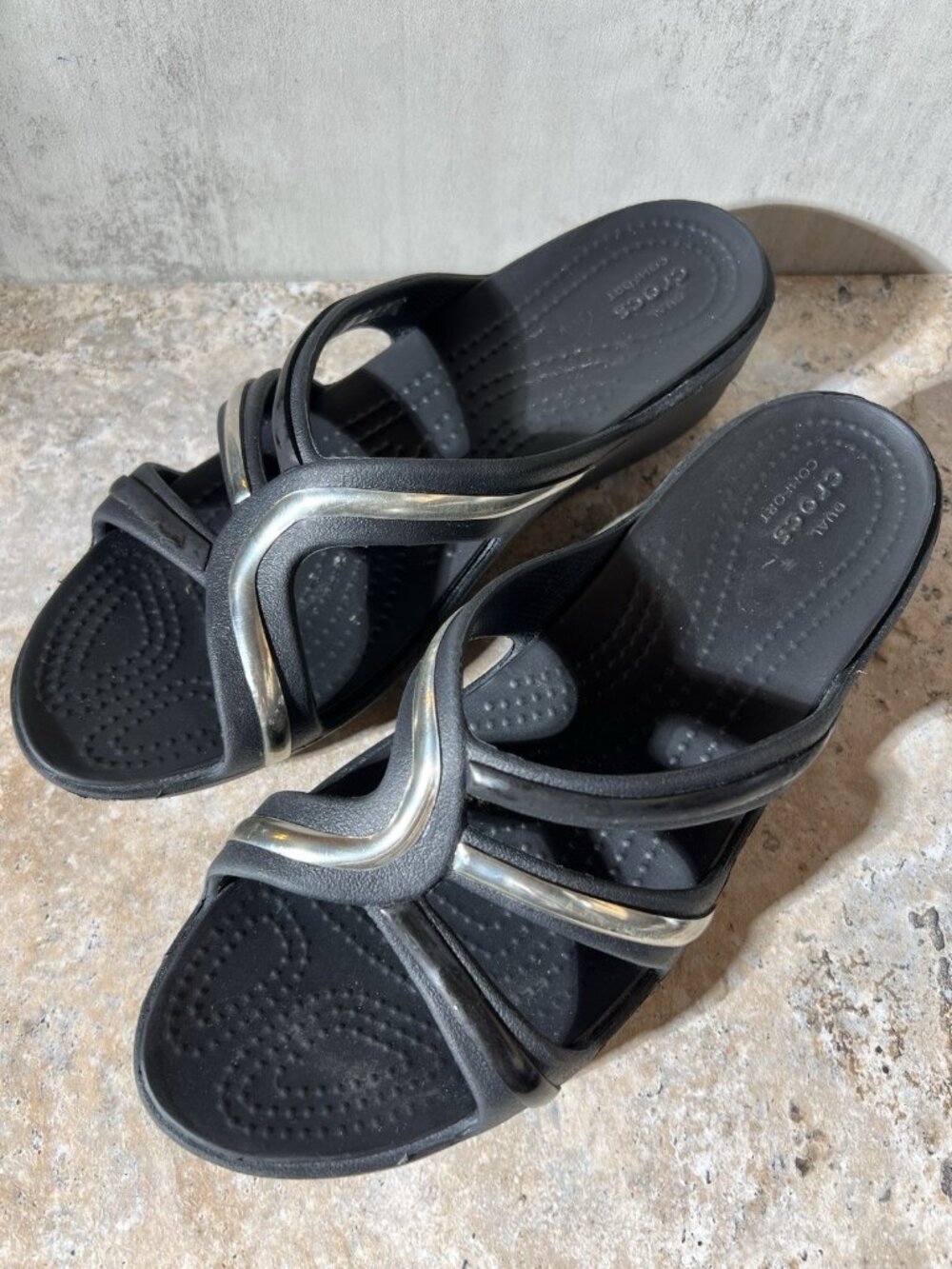 Crocs Women’s Size 8 Black Silver Strappy Dual Comfort Slip-On Sandals